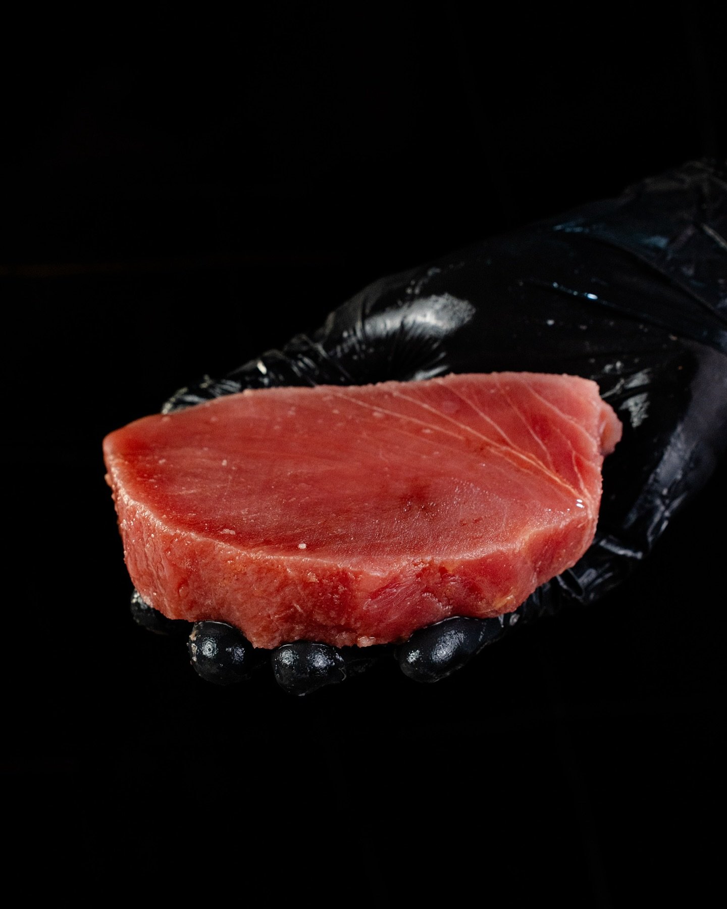 Atún fresco, corte premium.
Ideal para sashimi, sellado o tartar.
Textura perfecta, color natural, sabor impecable.
🍣 Santo Cangrejo, calidad que se ve.